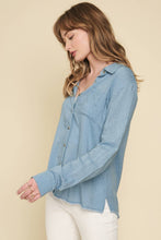 Load image into Gallery viewer, Linen Blend Shirt: Berry