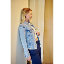 Load image into Gallery viewer, MEDIUM WASH OVERSIZED JACKET: VINTAGE WASH