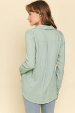 Load image into Gallery viewer, Linen Blend Shirt: Berry