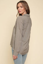 Load image into Gallery viewer, Linen Blend Shirt: Berry