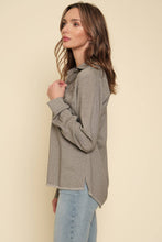 Load image into Gallery viewer, Linen Blend Shirt: Berry