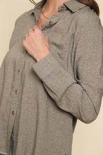 Load image into Gallery viewer, Linen Blend Shirt: Berry