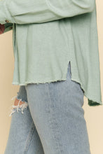 Load image into Gallery viewer, Linen Blend Shirt: Berry