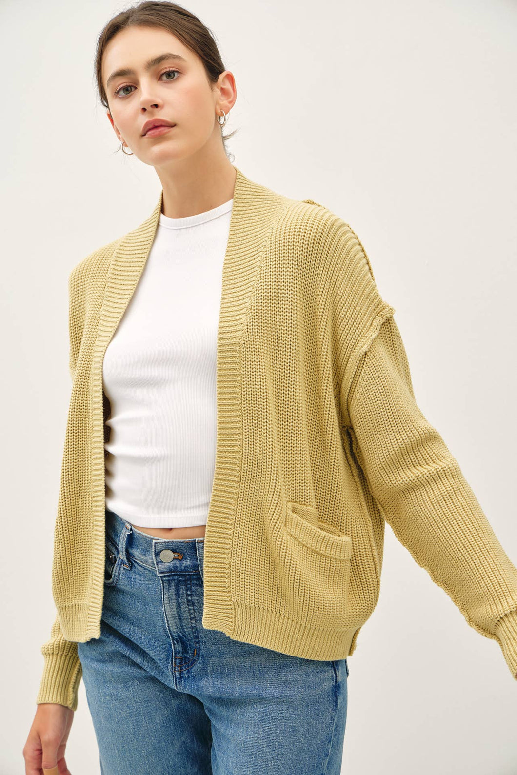 CHUNKY RIBBED KNIT RAW SEAM CARDIGAN