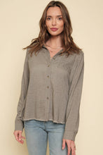 Load image into Gallery viewer, Linen Blend Shirt: Berry
