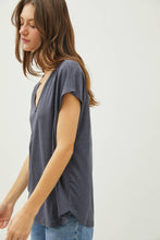 Load image into Gallery viewer, BACK RAW EDGE DETAILED V-NECK LINEN TEE : Guava Punch
