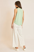 Load image into Gallery viewer, V-NECK BASIC TANK TOP
