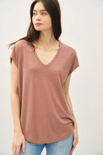 Load image into Gallery viewer, BACK RAW EDGE DETAILED V-NECK LINEN TEE: Khaki
