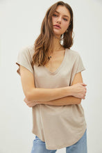 Load image into Gallery viewer, BACK RAW EDGE DETAILED V-NECK LINEN TEE: Khaki
