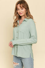 Load image into Gallery viewer, Linen Blend Shirt: Berry
