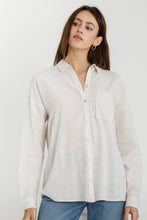 Load image into Gallery viewer, HAIRLINE STRIPE BUTTON DOWN SHIRT
