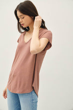 Load image into Gallery viewer, BACK RAW EDGE DETAILED V-NECK LINEN TEE: Khaki
