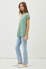 Load image into Gallery viewer, BACK RAW EDGE DETAILED V-NECK LINEN TEE : Guava Punch
