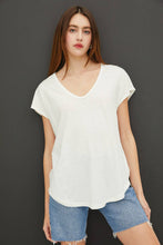 Load image into Gallery viewer, BACK RAW EDGE DETAILED V-NECK LINEN TEE: Khaki
