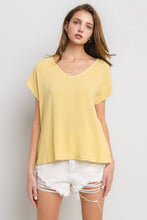 Load image into Gallery viewer, Solid Linen V-neck Short Sleeve Top
