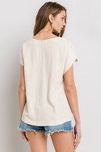 Load image into Gallery viewer, Solid Linen V-neck Short Sleeve Top
