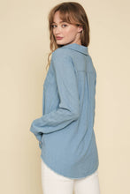 Load image into Gallery viewer, Linen Blend Shirt: Berry
