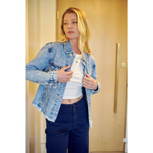 Load image into Gallery viewer, MEDIUM WASH OVERSIZED JACKET: VINTAGE WASH
