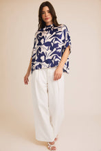 Load image into Gallery viewer, SHORT SLEEVE MOCK NECK SHIRRING ABSTRACT PRINT TOP: NAVY-IVORY ABSTRACT
