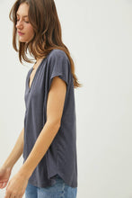 Load image into Gallery viewer, BACK RAW EDGE DETAILED V-NECK LINEN TEE: Khaki
