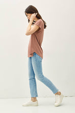 Load image into Gallery viewer, BACK RAW EDGE DETAILED V-NECK LINEN TEE : Guava Punch
