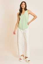 Load image into Gallery viewer, V-NECK BASIC TANK TOP
