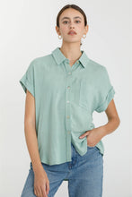 Load image into Gallery viewer, SOLID SHORT SLEEVE BUTTON DOWN SHIRT : Black
