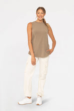 Load image into Gallery viewer, Notched Sleeveless Flowy Tank Top: BLACK
