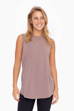 Load image into Gallery viewer, Notched Sleeveless Flowy Tank Top: BLACK

