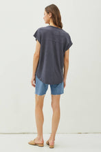 Load image into Gallery viewer, BACK RAW EDGE DETAILED V-NECK LINEN TEE: Khaki
