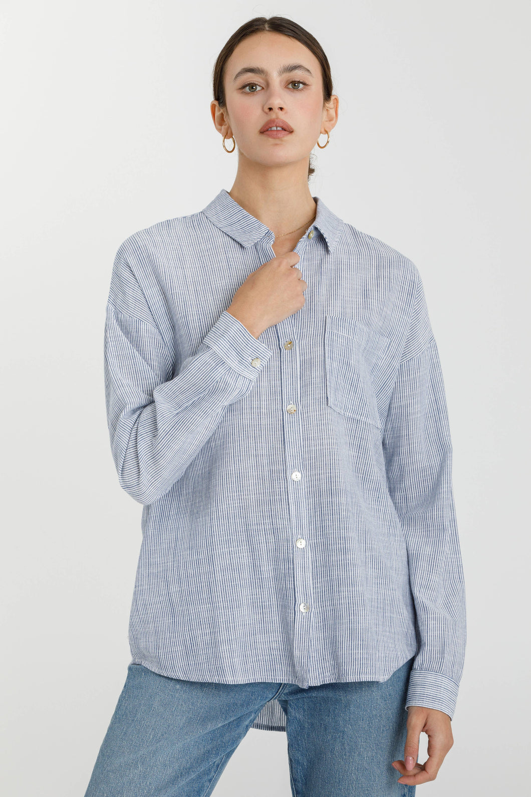 HAIRLINE STRIPE BUTTON DOWN SHIRT