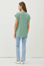 Load image into Gallery viewer, BACK RAW EDGE DETAILED V-NECK LINEN TEE : Guava Punch
