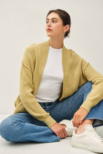 Load image into Gallery viewer, CHUNKY RIBBED KNIT RAW SEAM CARDIGAN
