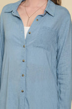 Load image into Gallery viewer, Linen Blend Shirt: Berry

