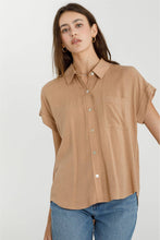 Load image into Gallery viewer, SOLID SHORT SLEEVE BUTTON DOWN SHIRT : Black
