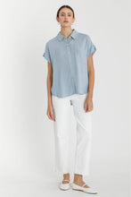 Load image into Gallery viewer, SOLID SHORT SLEEVE BUTTON DOWN SHIRT : Black
