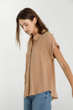 Load image into Gallery viewer, SOLID SHORT SLEEVE BUTTON DOWN SHIRT : Black

