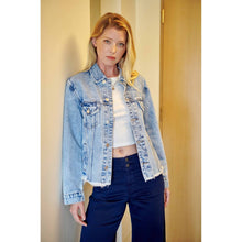 Load image into Gallery viewer, MEDIUM WASH OVERSIZED JACKET: VINTAGE WASH
