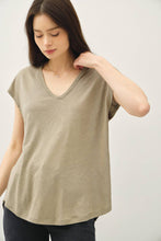 Load image into Gallery viewer, BACK RAW EDGE DETAILED V-NECK LINEN TEE: Khaki
