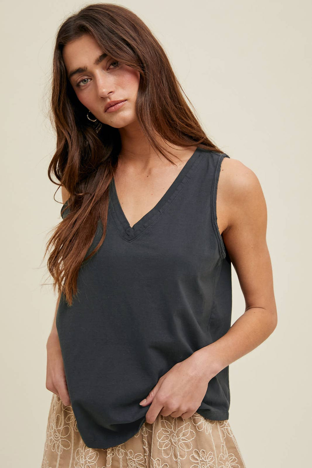 V-NECK BASIC TANK TOP